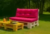 Outdoor seating area with a pallet sofa and coffee table. Produktbild-Vorschau