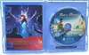 An open video game case showing the game disc and the inner artwork. Podgląd zdjęcia produktu