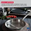 A stainless steel frying pan is shown in a rustic kitchen setting with ingredients like cherry tomatoes and peppercorns nearby. Text overlays provide cleaning instructions. Anteprima dell’immagine prodotto