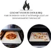 A pizza stone being used in an oven and on a grill. Náhled obrázku produktu