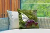 MuchoWow® Outdoor Kissen - Kohlweißling auf kleinen lila Produktbild-Vorschau 3