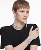 A model wearing jewelry against a white background. Voir les images du produit