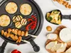 A raclette grill with food being cooked on it, along with accompanying side dishes. Anteprima dell’immagine prodotto