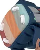 A close-up view of the padded back of a navy blue backpack, featuring a colorful, abstract design and white padded grips. Voir les images du produit
