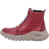 Side view of a red boot with a colorful geometric pattern on the zipper. Produktbild-Vorschau