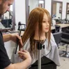 Tête à coiffer Ela - Cheveux naturels 60 cm avec trépied Voir les images du produit 2