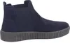 A side view of a navy blue suede Chelsea boot with a thick, dark grey sole. Voir les images du produit