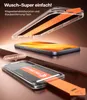 A clear phone case being demonstrated for easy installation on a smartphone. Anteprima dell’immagine prodotto