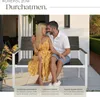 A couple sitting on a garden bench. Produktbild-Vorschau