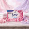 Lenor Pink Blossom Zapachowe arkusze do prania, 34 sztuki Podgląd zdjęcia produktu 5