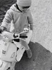 Elektrische Vespa-scooter met een witte Sun Baby bagagebox Productafbeelding-voorbeeld 13