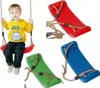 A child on a red swing, with separate images of red, green, and blue swing seats. Produktbild-Vorschau