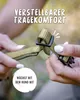 Hands adjusting a green dog collar with text overlays. Produktbild-Vorschau