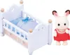 Sylvanian Families Lapin en chocolat Bébé avec lit de bébé, Voir les images du produit 2