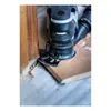 A Bosch oscillating multi-tool cutting into a wooden floor near a wall. Voir les images du produit