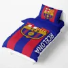 A Barcelona FC themed duvet cover and pillow set on a white bed. Voir les images du produit