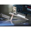 Close-up of a Bosch jigsaw cutting through metal. Voir les images du produit