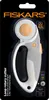 A Fiskars rotary cutter is displayed in its retail packaging against a black background. Produktbild-Vorschau