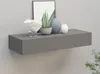 A grey floating shelf mounted on a light grey wall, decorated with various vases and a potted plant. A framed picture is visible behind the shelf. Anteprima dell’immagine prodotto