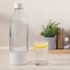 A Wessper water carbonator bottle and a glass of sparkling water with lemon slices on a countertop. Produktbild-Vorschau