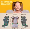 A young girl is shown behind a banner displaying three different colors of car seats. The car seats are labeled with their respective colors and dimensions. Voir les images du produit