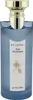 Elegante blaue Glasflasche des Bvlgari Eau Parfumée au thé bleu mit goldener Kappe und weißem Etikett mit floraler Verzierung. Produktbild-Vorschau