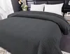 Tmavě šedý sametový přehoz na postel se vzorem ARROW VELVET Náhled obrázku produktu 2