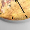 Wanduhr - Rund - Glasuhr - Weibliches Modell Körper posiert Produktbild-Vorschau 5