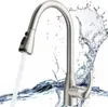 A stainless steel kitchen faucet with water spraying from it, surrounded by water splashes. Anteprima dell’immagine prodotto