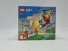 A LEGO City fire helicopter playset box, showing a helicopter, a firefighter, and a small fire. Voir les images du produit