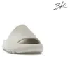 Yeezy YZY Slide YS-01, couleur crème, taille US 10 - EU Voir les images du produit 2