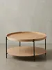 Moderner runder Couchtisch mit zwei Ebenen aus Eichenholz Furnier und schwarzem Metallgestell, freigestellt vor weißem Hintergrund._#sku_BARWL6.491# Produktbild-Vorschau