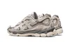 A pair of Asics Gel-NYC Oyster Grey sneakers shown from the side against a white background. Produktbild-Vorschau
