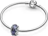 A silver Pandora bracelet with a blue charm featuring stars and a silver clasp with the Pandora logo. Produktbild-Vorschau