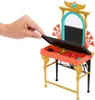 A hand is shown opening a toy vanity with Egyptian-themed accents. The vanity contains small accessories. Podgląd zdjęcia produktu