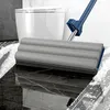 A mop with a gray sponge head is shown on a wet, shiny black tiled floor, with a white toilet in the background. Anteprima dell’immagine prodotto