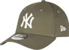 A close-up studio shot of a green New Era NY Yankees baseball cap. Náhled obrázku produktu