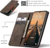 A leather phone case with card slots and a phone displaying a sunset image. Produktbild-Vorschau