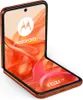 A Motorola Razr 50 flip phone is shown open, displaying its screen with a colorful wallpaper and the Motorola logo. Produktbild-Vorschau