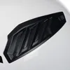 A close-up of a black vent on a white helmet. Anteprima dell’immagine prodotto
