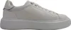 A side view of a white sneaker with a thick white sole. Anteprima dell’immagine prodotto