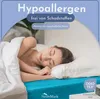 A woman sleeping peacefully on a bed with turquoise sheets. Produktbild-Vorschau