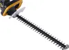 A close-up shot of a hedge trimmer's cutting blades and handle. Produktbild-Vorschau