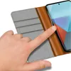 A hand is shown interacting with a phone case. Produktbild-Vorschau