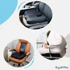 Collage showing a black orthopedic seat cushion in three different settings: a car seat, an office chair, and a person sitting in an office chair. Produktbild-Vorschau