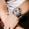A close-up shot of a person's wrist wearing a silver G-Shock watch. Voir les images du produit