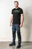 A man is standing and posing for a product photo. Produktbild-Vorschau