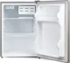 An open, empty mini-refrigerator. Voir les images du produit