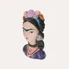 KEYHOMESTORE | Busto Donna con Scimmietta in Resina H. 38 Anteprima dell’immagine prodotto 2