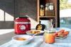 A kitchen scene with a red KitchenAid appliance, bowls of food, and jars on a shelf. Voir les images du produit